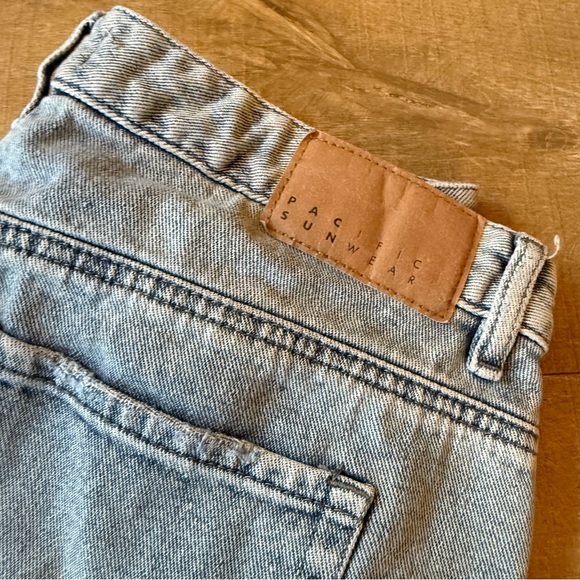 Pacsun Casey Light Wash Low Rise Baggy Distressed Jeans Women's Size 29 - Picture 3 of 11